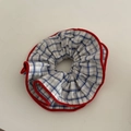 Blau-weiß kariertes Spitzen-Scrunchie mit roten Ziernähten für elegante Frisuren - Doppelpack Blau Gestreift Roter Rand Haargummi