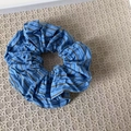 Blaues Spitzen-Haargummi mit braunen Karos und eleganter Rüschen-Stoffstruktur - Blau Braun Gestreift Baumwolle Haargummi