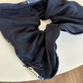Preußischblaues Cord-Haargummi mit Karo-Besatz und goldenem Herz-Anhänger-Detail - Blau Beflockt Groß Haargummi