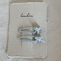 Handmade light blue ribbon bow hair clips with silver glitter finish and metal hearts - Silver Hollow Teardrop Heart Pair (18#)