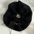 Elegante elastico per capelli in maglia nera con bordo a onde e dettaglio fiocco marrone - Scrunchie Nero Peloso Fiocco