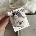 Detail of plush bear hair clip with party hat on handmade paper display card - Pink Xmas Hat Bear (1#)