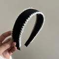 Elegante diadema de punto negra con borde de piel sintética blanca para efecto de volumen - Negro (Ala Blanca)