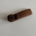 Barrette à cheveux marron en peluche avec texture douce et petits boutons décoratifs - Pince à cheveux carrée caramel avec boule