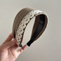 Cerchietto largo in pizzo marrone stile francese con denti antiscivolo per capelli - Tè al Latte