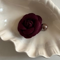 Fermaglio per capelli a rosa bordeaux con perla in ciotola di conchiglia bianca - Fiore Rosso Perla Marrone