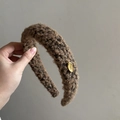 Cerchietto in peluche marrone con targhetta dorata per un effetto capelli voluminosi - Cachi