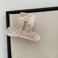 Large light beige plush shark hair claw clip made of soft faux fur for thick hair - Bar / Milk Tea