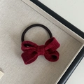Elegante elastico per capelli con fiocco in velluto rosso intenso e fascia elastica nera - Elastico per Capelli con Fiocco Rosso Vino