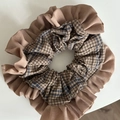Coletero a cuadros en gasa caqui con patrones de rejilla marrones para mujeres - Patchwork a Cuadros con Borde de Encaje Café