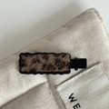 Fermaglio per capelli in peluche leopardato attaccato a una borsa di tela beige chic - Clip Quadrata Leopardata Ciliegia (4#)