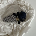 Fermaglio per capelli a quadri con cagnolino, fiocco nero e ciondolo dorato LUNA - Stile Cane Blu Scuro (5595915308051) / Righe Grigie