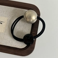 Close-up of velvet hair tie featuring a silver metal ball and black butterfly charm - Black Round Decorative Bead (3#黑色圆形黑交叉发绳)