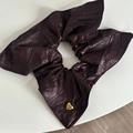 Elastico per capelli vintage in ecopelle marrone scuro con ciondolo a cuore dorato - Elastico Aquilone Borgogna #2