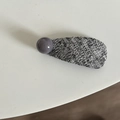 Détail d'une pince à cheveux en tricot gris avec une perle décorative violette chic - 3# Pince à Cheveux Perle Artificielle Goutte Grise