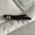 Pinza para el pelo con estampado de leopardo marrón y cuenta plateada sobre fondo lona - Perla Artificial Gris Ondulada / Leopardo Café