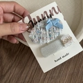 Dettaglio della clip a fiocco in tweed blu e forcina glitter argento su cartoncino - 5# Ovale Blu Bianco