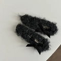 Detalle de pinzas para el pelo de peluche negro con piel sintética suave y lazos de cinta - Gris