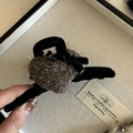 Pinza para el pelo corazón de peluche con lazo de terciopelo negro y detalles marrón - Pinza de Felpa Café Corazón