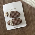Set de pinzas para el pelo a cuadros marrones con encaje, perlas y botón vintage - Pinza de Pelo Ovalada de Cuadros Café