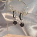 Pendientes de aro en acero de titanio plateado con esmalte negro y circón facetado - Estilo Dorado (TL-E0038-black) / Dorado-Negro