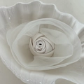 Eleganter weißer Rosen-Haarclip aus Netzstoff handgefertigter Blumenschmuck für Damen - Weiß Blume Netz Haarklammer