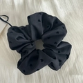 Chouchou en satin noir à motif cœurs de style français avec texture élégante - Style Cœur Noir (5#)