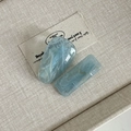 Zweiteiliges Set hellblauer Haarspangen aus Acryl mit elegantem Marmormuster - Blau Haarklammer-Duo