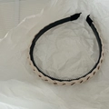 Diadema trenzada beige con dientes antideslizantes para mujer, accesorio de pelo elegante - Blanco lechoso