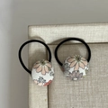 Gros plan d'élastiques à cheveux avec boutons en tissu fleuri vintage orange et blanc - 6# Chouchou Boule Blanche Fleur Orange (Paire)