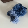 Dettaglio di elastici per capelli con fiocco in morbido peluche azzurro e blu - Set Mix Blu