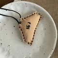 Collier pomme en tissu fait main pour fille avec broderie Hi J sur lin minimaliste - Triangle Jaune (14#)