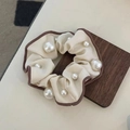 Elegante crème haarelastiek met bruine rand en accenten van imitatieparels decoratie - Gebroken witte parel haarring
