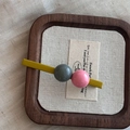 Detail van snoepkleurige haarspeld met mosterdgele lak en pastelkleurige decoratieve kralen - 2# Donkerblauw Roze Bal Clip