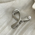 Molla per capelli minimalista in metallo argento con design incrociato e perla bianca - Pinza per Capelli a Croce Argento Opaco