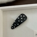 Barrette à cheveux goutte d'eau noire polie avec pois blancs au style esthétique crème - Pince Triangulaire Ovale Noire à Pois Blancs