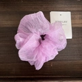 Eleganter lavendelfarbener Organza-Haargummi mit voluminösen Rüschen im Ballett-Stil - Plissiertes Gaze-Haargummi / Lavendel