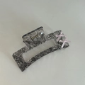 Rosa Schleife Spitzen-Haarklammer mit transparentem Acryl-Shark-Clip für Damenhaare - Grau Hohles Quadrat Mit Doppelten Rosa Schleifen