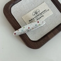 Macro di una clip per capelli in lega spazzolata argento con strass multicolore - Argento Striscia Lunga Strass Colorato