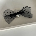 Detail einer schwarzen Netz-Haarklammer mit Polka Dots und silbernem Herzanhänger - 4# Schwarz Polka Dot Schleife Herzanhänger Clip