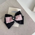 Fermaglio per capelli a fiocco in tweed rosa e nero con cuore su scheda di supporto - Fiocco Rosa Nero con Cuore Nero