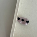 Barrette à cheveux rose avec motifs cœurs noirs 3D et texture plissée chic - Pince Violette Cœur Noir