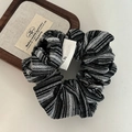 Elastico per capelli minimalista a righe bianche e nere con ricamo ondulato - Elastico per Capelli a Righe Verticali Nero Grigio