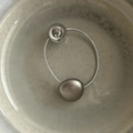 Silbernes Haargummi mit polierter Metallperle und taupefarbenem Perlendekor - 1# Matte Runde Silberkugel Haargummi
