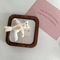 Adorno artístico de osito de peluche en un marco cuadrado de madera oscura rústica - Clip de Oso Blanco