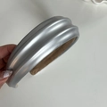 Cerchietto largo in pelle PU argento con trama a onde e fodera interna antiscivolo - Argento