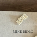 Fermaglio per capelli crema minimalista con pois neri su sfondo in carta artistica - Stile Quadrato a Pois Neri Bianco Crema