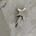 Polierte silberne Haarspange in Sternform auf grauem Leinen-Hintergrund dekoriert - Glänzende Silber Stern Haarklammer (4#)