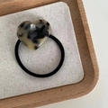 Elegant heart-shaped tortoise shell resin hair tie with a durable black elastic band - Light Leopard Heart (10#)