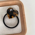Minimalist elastic hair tie featuring a tortoiseshell heart-shaped acetate ornament - Dark Leopard Heart (21#)